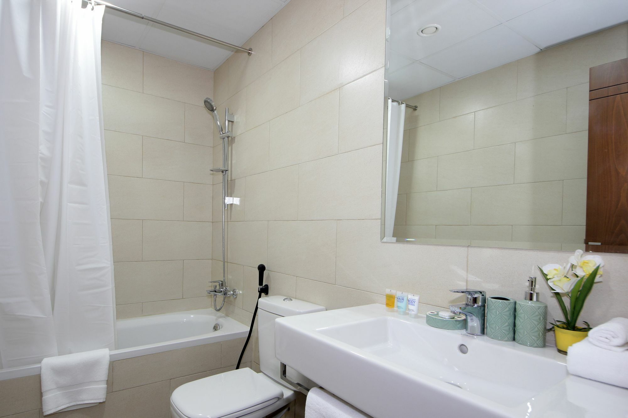 Spacious 2 Bedroom In Al Telal 11, Al Barsha 1 Dubai Luaran gambar